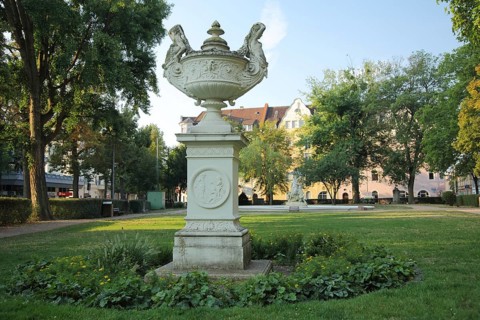 Renaissance lidded vase in the Robert Krekel plant in Biebrich