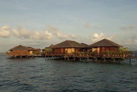 Tourist Bungalows and Stilt Walks