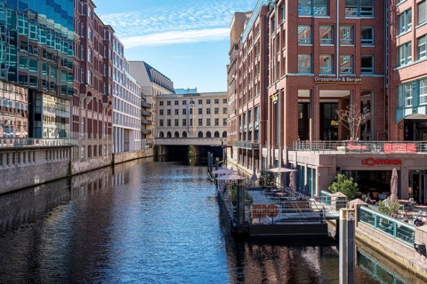 Residential and commercial buildings on Alsterfleet