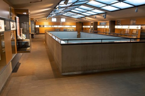 Exhibition on history in former prisoners' barracks