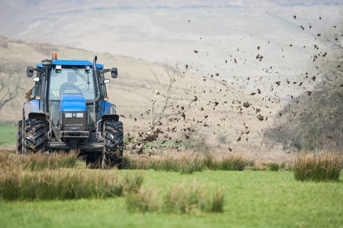 New Holland TS115 tractor with muckspreader