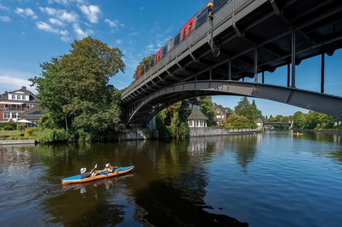 Recreational athletes on the Alster in Hamburg Winterhude