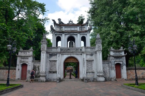 Entrance gate