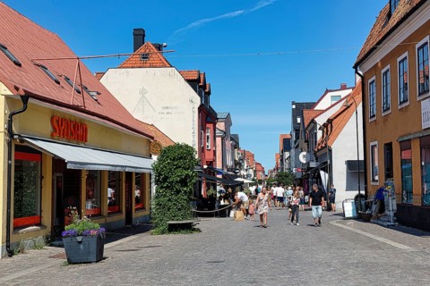Tourists in the pedestrian zone