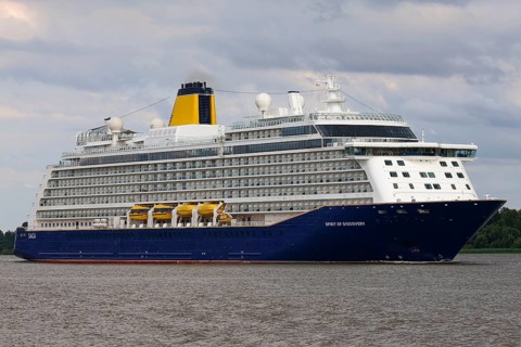 Cruise ship Spirit of Discovery leaves the port of Hamburg on the Elbe