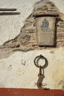 Information board and fittings with ring and hook at the Old Ferry House in Puenderich