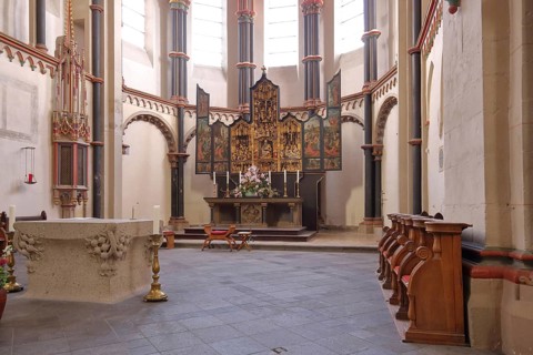 Chancel with folding altar and high altar in the Gothic collegiate church of St. Martin and St. Severus in Muenstermaifeld