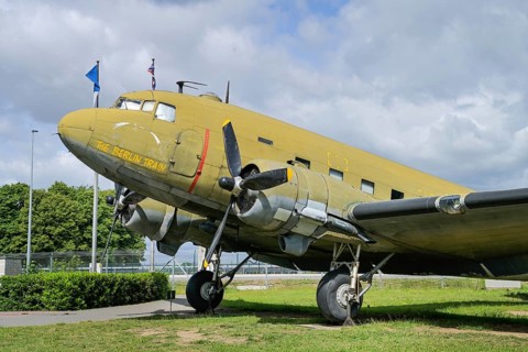 Sultana Bomber Douglas C-47 Dakota