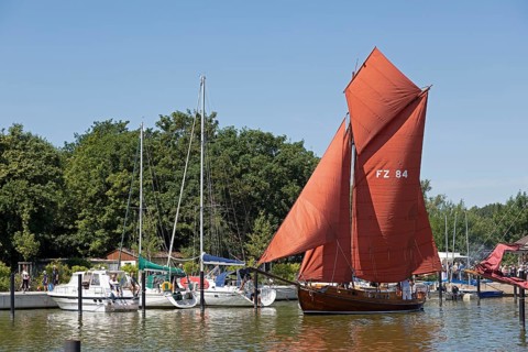 Zeesboot in the harbour