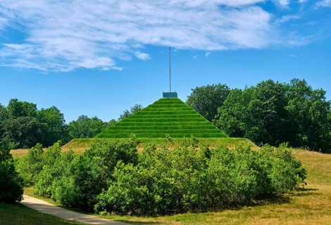 Land pyramid