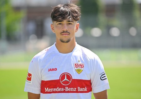 Laurin Ulrich VfB Stuttgart Portraittermin VfB Stuttgart 2022 2023 Licence Player Football 1. Bundesliga Men GER Stuttgart 05. 07. 2022
