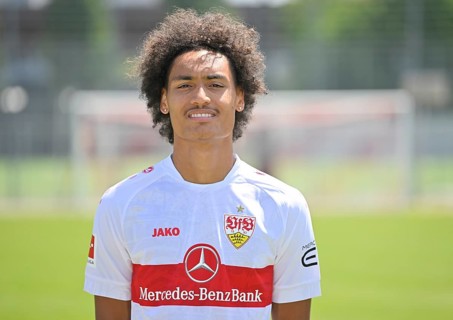 Enzo Millot VfB Stuttgart Portraittermin VfB Stuttgart 2022 2023 Licence Player Football 1. Bundesliga Men GER Stuttgart 05. 07. 2022