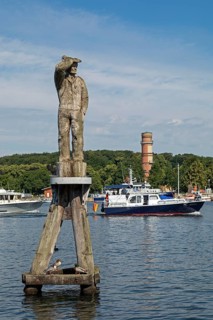 Fiete Statue