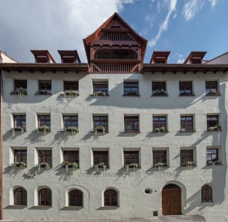 Historic residential and commercial building from 1697
