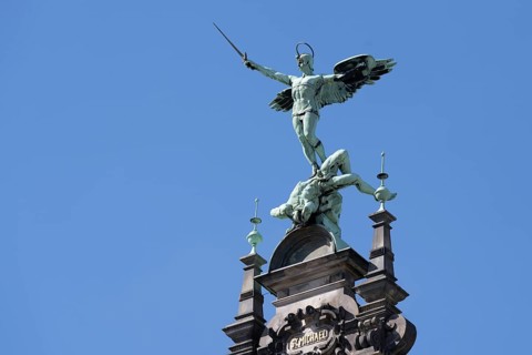 Bronze sculpture on Hamburg City Hall