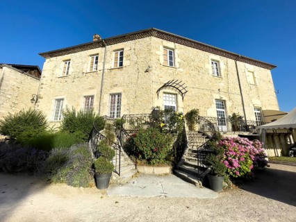 Main building of Chateau de Chapeau Cornu