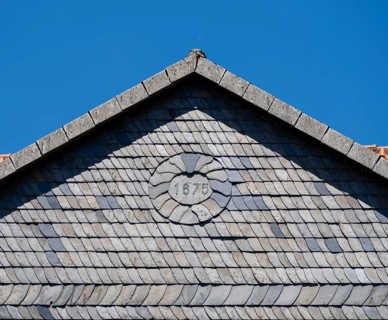 Facade covered with slate shingles of a former restaurant at the Auerhahnteich