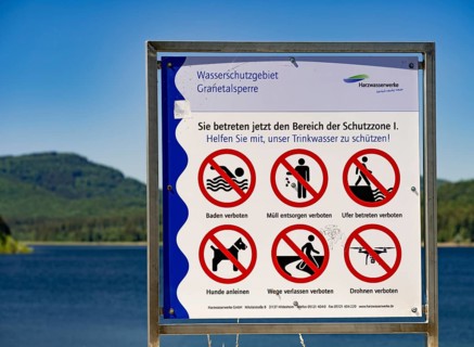 Sign on the bank of the Granetalsperre
