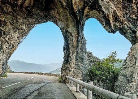 Rock arch on road near Greolieres
