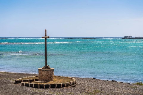 A cross by the seaside next to San Gabriel Castle in Arrecife