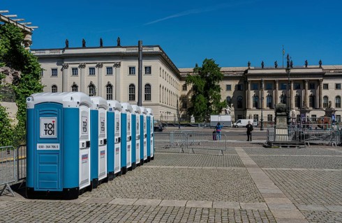 Mobile TOI TOI toilet cubicles