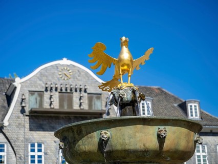 Golden eagle on the market fountain in front of the Kaiserringhaus on the market square
