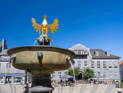 Golden eagle on the market fountain in front of the Kaiserringhaus on the market square
