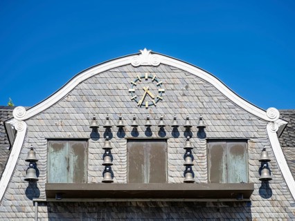 Glockenspiel at the Kaiserringhaus with slate facade