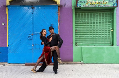Tango dancers