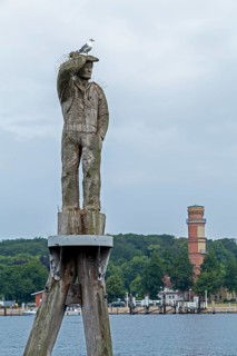 Fiete statue