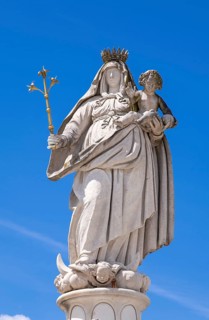 Marienbrunnen at Kapellplatz