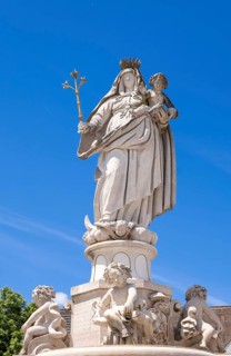 Marienbrunnen at Kapellplatz