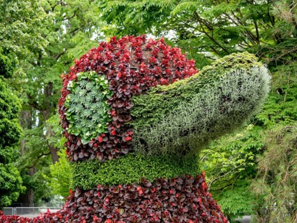 Flower sculpture duck