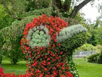 Flower sculpture duck