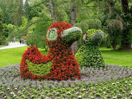 Flower sculpture ducks