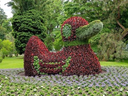 Flower sculpture duck