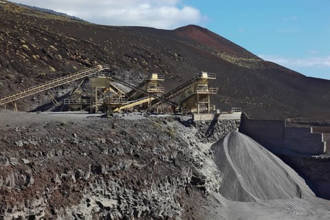 Shredder plant for lava rock at Punta de Fuencaliente
