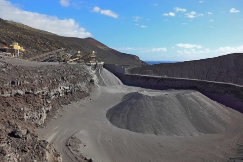 Shredder plant for lava rock at Punta de Fuencaliente
