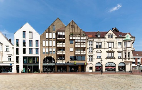 Residential and commercial buildings at Berliner Platz