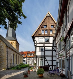 Church of the Apostles and ring-shaped development with historic half-timbered houses