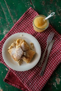 Vegan Kaiserschmarrn with apple sauce