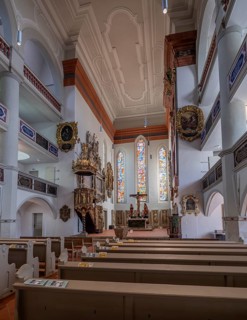 Georgenkirche, interior with pulpit