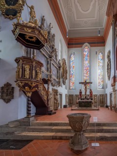 Georgenkirche, interior with pulpit