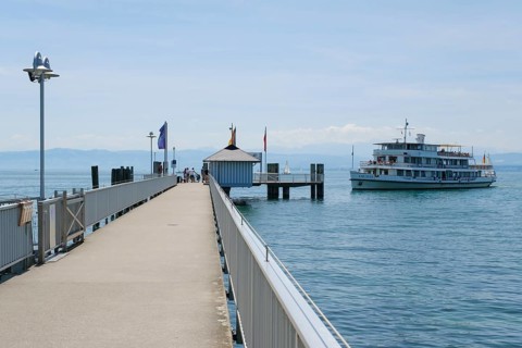 Ship pulls up to the jetty, Immenstaad