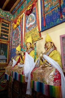 Holy statues holding prayer shawls, prayer hall