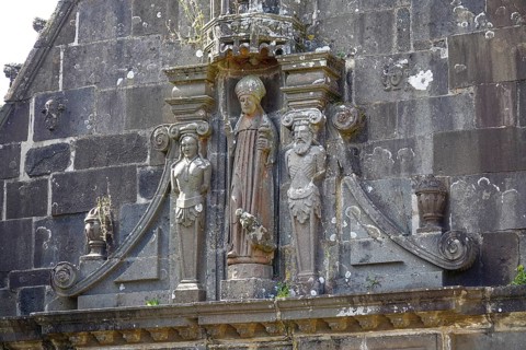 Statue of Pol Aurelien or Pol de Leon above the entrance to the Ossuaire ossuary, Enclos paroissial Eglise Saint-Salomon de La Martyre