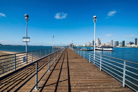 Long Pier, San Diego skyline