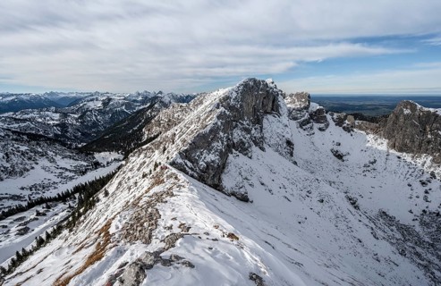 Snow-covered rocky mountain ridge, behind peak of Kraehe