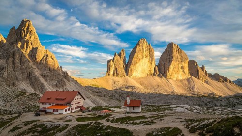 View of mountain hut Dreizinnenhuette and chapel with rock massif Paternkofel and mountain range drei Zinnen, panorama