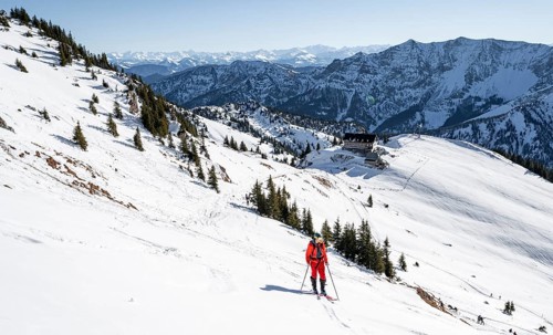 Ski tourers on ski tour on the Rotwand, behind mountain hut Rotwandhaus with mountain panorama